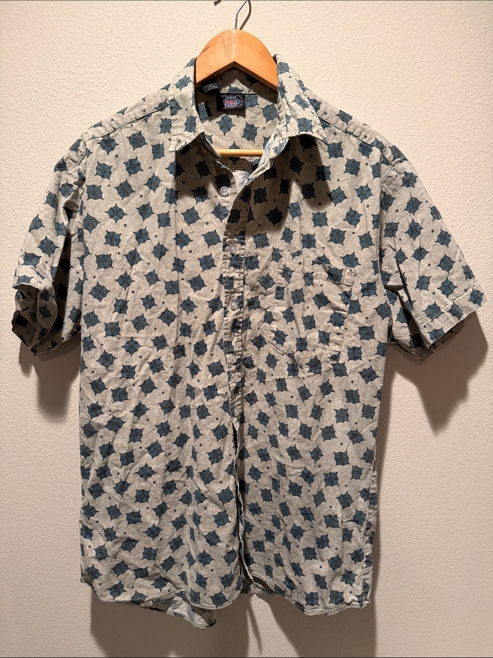 Men's Casual Short-Sleeve Button-Down Shirt — Blue Geometric Print